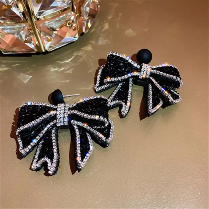 Big Black Bow